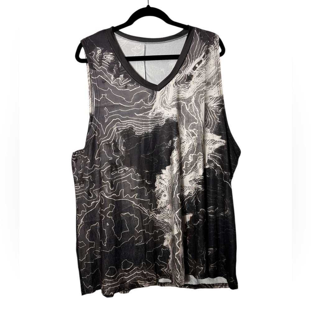 Tank Top V-Neck Black, White & Gray Abstract Pattern Soft & Size 5XL = 22W NWOT.